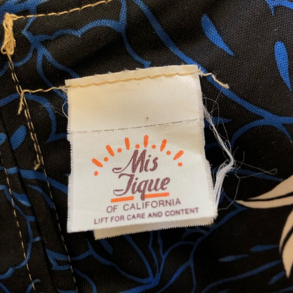 SOLD Vintage 1970s Hippie Boho Floral Dress by Mis Tique of California - Picture 8 of 9